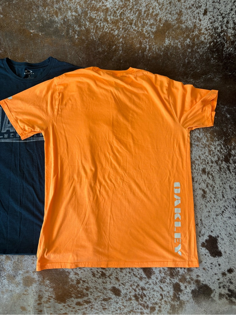 Oakley large shirt tshirt - Picture 3 of 6